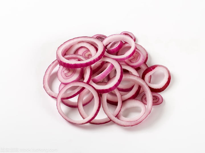 sliced onion rings